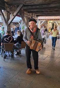 Hostia v ubytovaní Hôte Labyrinthe sur la place chambres d, hôtes , calme ,Netflix