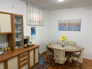 Kuchyň nebo kuchyňský kout v ubytování Domacinstvo Markovic