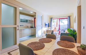 A kitchen or kitchenette at Lovely Apartment In Los Alcázares