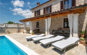 Bazén v ubytovaní 3 Bedroom Villa In Pula alebo v jeho blízkosti