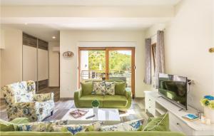 Posedenie v ubytovaní Six-Bedroom Holiday Home In Zagvozd
