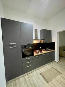 Η κουζίνα ή μικρή κουζίνα στο Cristina Home +18 φωτογραφίες