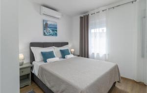 Ένα ή περισσότερα κρεβάτια σε δωμάτιο στο Stunning Apartment In Pobri