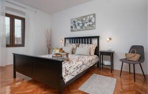 Posteľ alebo postele v izbe v ubytovaní 3 Bedroom Villa In Pula