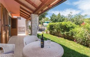 Zahrada ubytování Two-Bedroom Holiday Home In Banjole