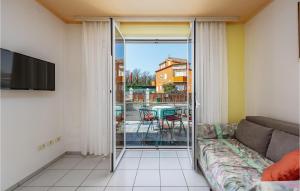 Ruang duduk di Beautiful Apartment In Umag With Wifi