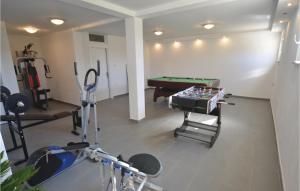 Gimnasio o equipo deportivo en Gorgeous Home In Kanfanar With Wifi