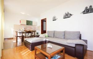 Posedenie v ubytovaní One-Bedroom Apartment In Sibenik
