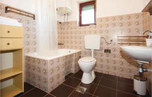 Kúpeľňa v ubytovaní One-Bedroom Apartment In Sibenik