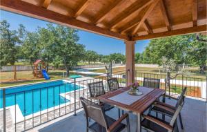 Bazén v ubytovaní Two-Bedroom Holiday Home In Vodnjan alebo v jeho blízkosti
