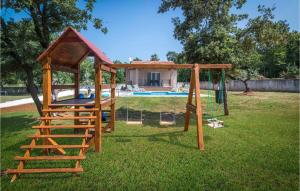 Detský kútik v ubytovaní Two-Bedroom Holiday Home In Vodnjan