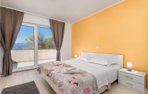 Ένα ή περισσότερα κρεβάτια σε δωμάτιο στο 2 Bedroom Lovely Apartment In Viskovo