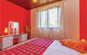 Posteľ alebo postele v izbe v ubytovaní 3 Bedroom Cozy Apartment In Crikvenica