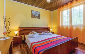 Posteľ alebo postele v izbe v ubytovaní 3 Bedroom Cozy Apartment In Crikvenica