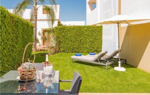 Vonkajšia záhrada v ubytovaní Beautiful Home In Estepona With Wifi