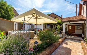 Zahrada ubytování 2 Bedroom Beautiful Home In Senj
