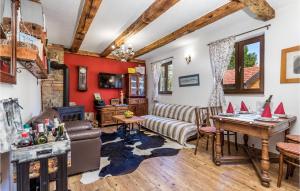 Posezení v ubytování 2 Bedroom Beautiful Home In Senj