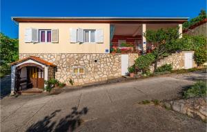 Budova, v ktorej sa apartmán nachádza + 23 fotografií