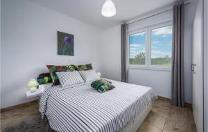 Postel nebo postele na pokoji v ubytování Two-Bedroom Holiday Home In Rakotule