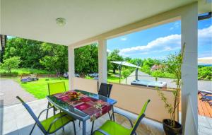 Balkón nebo terasa v ubytování Two-Bedroom Holiday Home In Rakotule