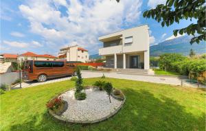Zahrada ubytování Gorgeous Home In Kastel Kambelovac
