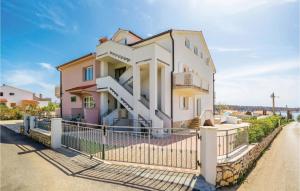 Barbat na RabuにあるCozy Apartment In Barbat With Wifiのギャラリーの写真 +25枚の写真