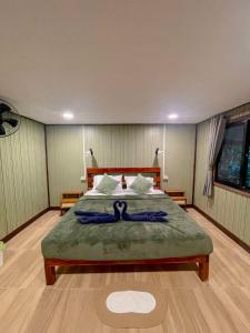 a bedroom with a large bed in a room at Khao Sok Green Mountain View in Khao Sok National Park