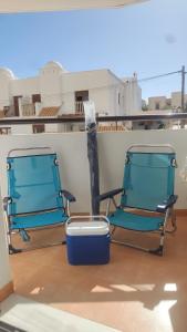 A balcony or terrace at LA PITA- Terraza con vistas al mar & parking, a 1 min de la playa