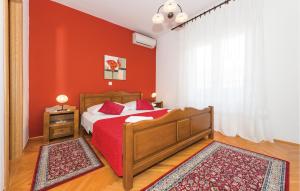 Posteľ alebo postele v izbe v ubytovaní Four-Bedroom Holiday Home In Brodarica