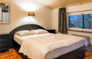 Letto o letti in una camera di 3 Bedroom Awesome Home In Oostduinkerke