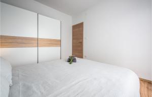 Posteľ alebo postele v izbe v ubytovaní Cozy Apartment In Labin With Sauna
