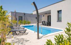 Πισίνα στο ή κοντά στο Beautiful Home In Vir With Sauna