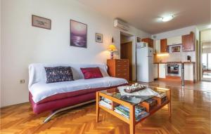 Kuchyňa alebo kuchynka v ubytovaní Apartment Brela With Sea View 08 + 9 fotografií