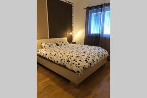 Posteľ alebo postele v izbe v ubytovaní Apartments Sandro