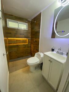a bathroom with a toilet and a sink at DG Divine Garden Tabasco in Villahermosa +12 photos