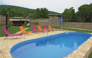 Bazén v ubytovaní Cozy Apartment In Klenovica alebo v jeho blízkosti