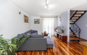 Posezení v ubytování Cozy Home In Seget Donji