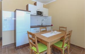Kuchyň nebo kuchyňský kout v ubytování Apartmani Keran