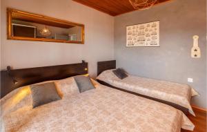 Posteľ alebo postele v izbe v ubytovaní 2 Bedroom Gorgeous Home In Karlobag