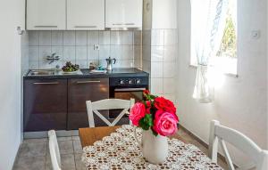 Fotografie z fotogalerie ubytování Gorgeous Apartment In Pag With Wifi v destinaci Pag