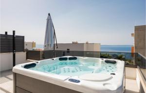 Fotografia z galérie ubytovania Nice Home In Makarska With Jacuzzi v destinácii Makarska
