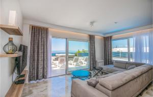 Posedenie v ubytovaní Nice Home In Makarska With Jacuzzi