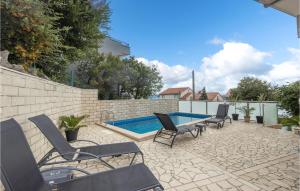 Bazén v ubytovaní 5 Bedroom Stunning Home In Crikvenica alebo v jeho blízkosti