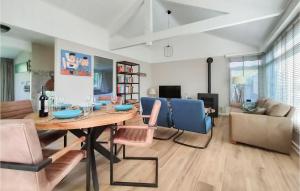 a living room with a wooden table and chairs at Zeeuwse Parel in Scherpenisse