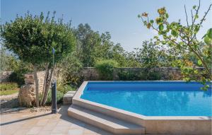 Basen w obiekcie Holiday Home Mio Persan Cr lub w pobliżu