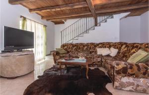 Telewizja i/lub zestaw kina domowego w obiekcie Holiday Home Mio Persan Cr
