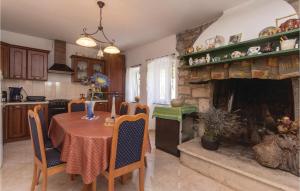 Kuchnia lub aneks kuchenny w obiekcie Holiday Home Mio Persan Cr