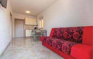 Kuchyň nebo kuchyňský kout v ubytování One-Bedroom Apartment In Krvavica