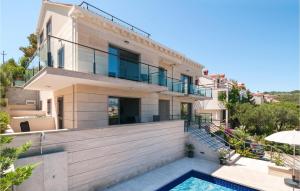 Πισίνα στο ή κοντά στο Stunning Apartment In Selca With Wifi +21 φωτογραφίες