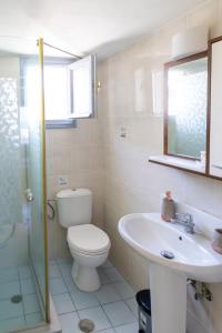 Et badeværelse på Villa Kirina Private Traditional House + 29 billeder